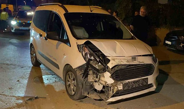 Aksaray'da hafif ticari araç kamyonetle çarpıştı: 3 yaralı