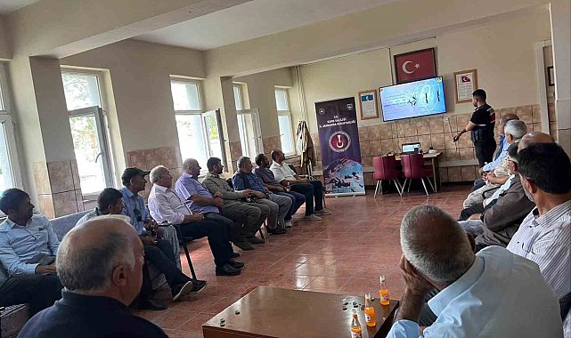 Akyaka'da muhtar ve azalara siber eğitimi
