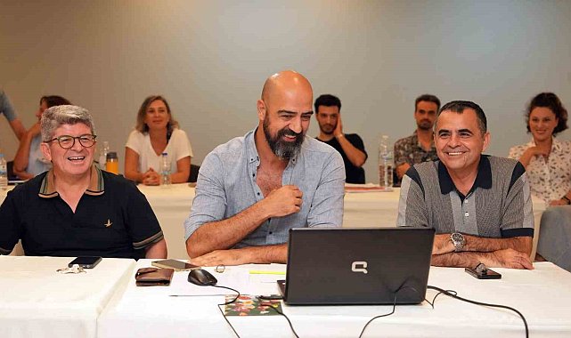 Alanya Belediye Tiyatrosu'ndan yeni sezonun ilk prömiyeri: "Palto"