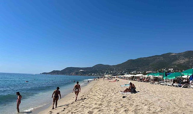 Alanya'da eylül ayında plajlar doldu