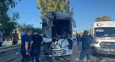 Alanya'da midibüslerin çarpıştığı kazada 15 yaralıdan 2'sinin durumu ciddiyetini koruyor