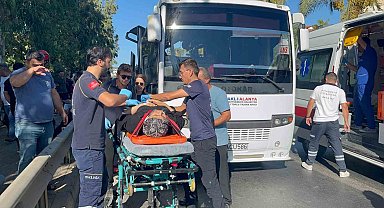 Alanya'da tur otobüsüyle yolcu midibüsü çarpıştı: 2'si ağır 15 yaralı