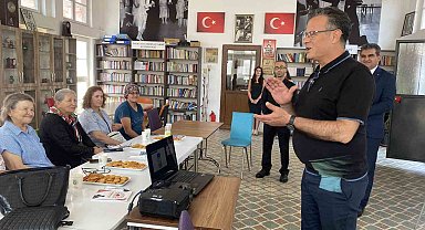 Alaşehir'de yaşlı ve emeklilere uygulamalı mobil bankacılık kursu