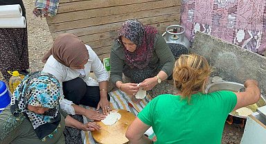 Alev savaşçılarına kadınlardan 'pişi' desteği