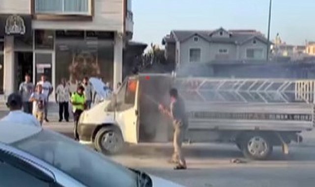 Alevlere teslim olan kamyonetteki yangına kolayla müdahale ettiler