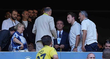 Ali Koç saha kenarından geçerken Sadettin Saran lehine tezahüratlar yapıldı