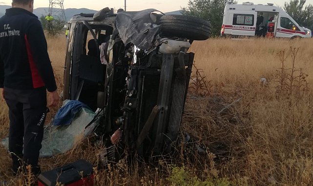 Amasya'da hafif ticari araç kazada savruldu: 4 yaralı