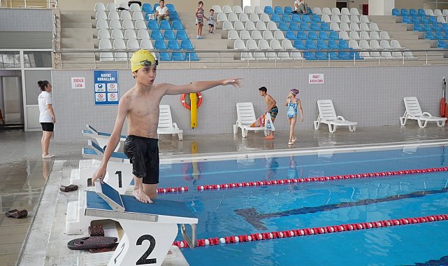 Ampute sporcu Ahmet Yasin, yüzme tutkusuyla engelleri aşıyor