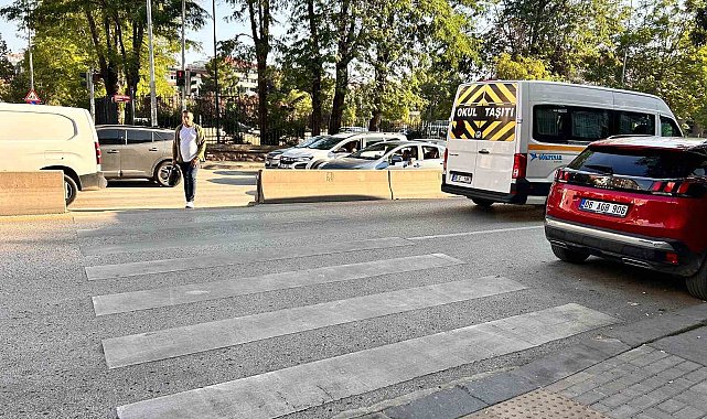 Ankara'da bir sürücü yaya geçidinde tartıştığı kadını yumrukladı