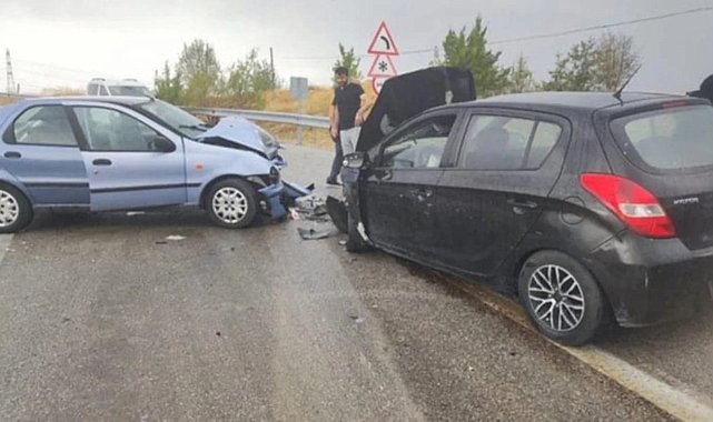 Ankara'da iki otomobil kafa kafaya çarpıştı: 6 yaralı