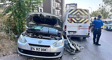 Ankara'da otomobil ile servis minibüsü kafa kafaya çarpıştı: 12 yaralı