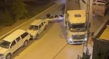 Ankara'da park halindeki otomobile çarpıp kaçan tır sürücüsü kameraya yansıdı