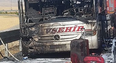 Ankara'da seyir halindeki yolcu otobüsü yandı