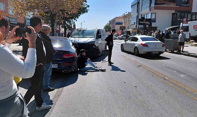 Ankara'da ticari araç ile otomobil çarpıştı: 2 yaralı