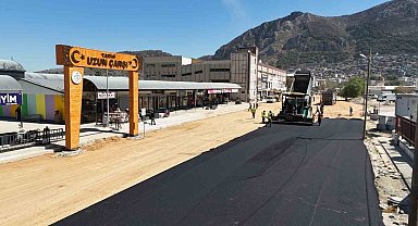 Antakya'nın inşa sürecinde kalbi olan prefabrik çarşının yolları asfaltlandı