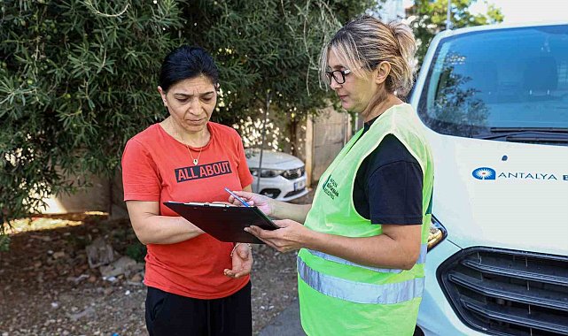 Antalya Büyükşehir'in çölyak hastalarına gıda yardımı sürüyor