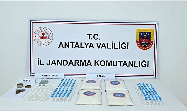 Antalya'da 5 kiloya yakın kokain ele geçirildi