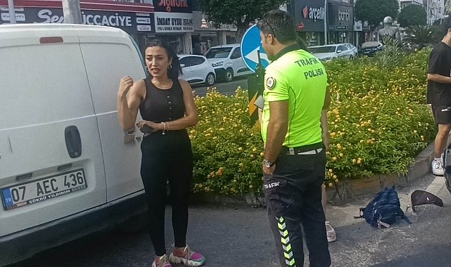 Antalya'da aynı kavşakta 5 dakika arayla iki motosiklet kazası kamerada