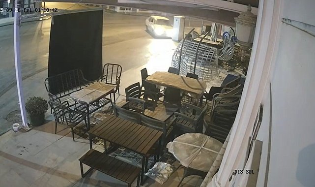 Antalya'da dikkatsiz sürücünün kaza anı kamerada
