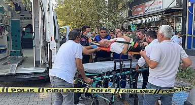 Antalya'da eşiyle birlikte yürüdüğü kaldırımda silahlı saldırıya uğradı