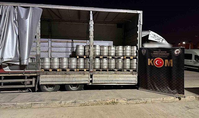 Antalya'da milyonlarca makaron ve binlerce litre kaçak içki ele geçirildi