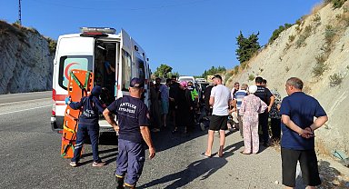 Antalya'da otomobil şarampole devrildi: 3 yaralı