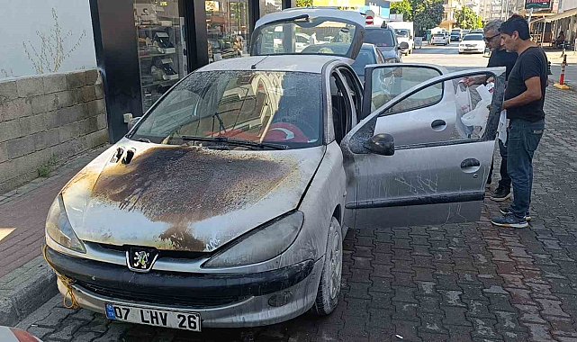 Antalya'da seyir halindeki otomobil yandı