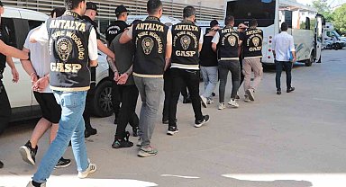 Antalya'da silahlı suç örgütüne eş zamanlı operasyon: 7 gözaltı