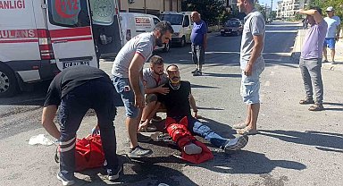 Antalya'da tur aracıyla çarpışan motosikletli yaralandı