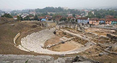 Antik Tiyatro aslına dönecek kazı alanı genişleyecek