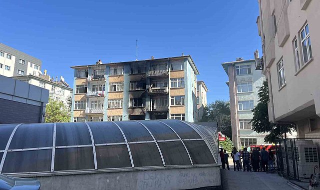 Apartmanda çıkan yangından 13 kişi etkilendi