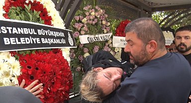 Arabesk müziğin usta ismi Güllü'nün kızı cenaze töreninde fenalık geçirdi