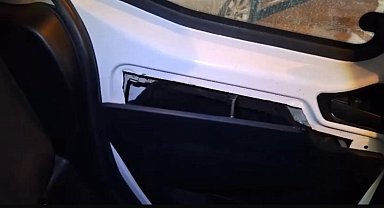 Araç anahtarıyla açılan gizli bölmede silah bulundu