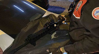 Araç bagajında bulunan tüfeğe el konuldu