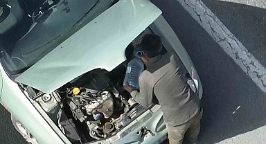 Aracı arızalanmış gibi davranan ehliyetsiz sürücü polisin dronlu takibi ile yakalandı