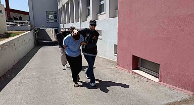 Araçta 5 kilo esrar ile yakalandılar: ''Haberimiz yok'' savunması yaptılar