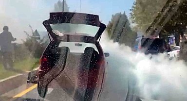 Araçtan çıkan dumanlar itfaiyeyi alarma geçirdi