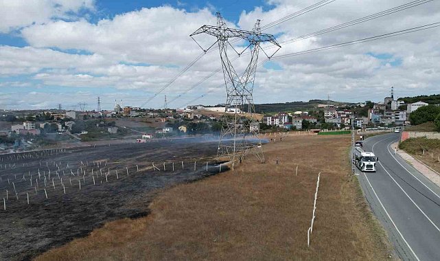 Arnavutköy'de çayırlık alanda yangın paniği