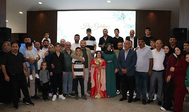 Arnavutköy'de Dilan'ın hayali gerçek oldu: Down sendromlu genç kıza temsili düğün