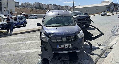 Arnavutköy'de iki araç çarpıştı: 1 yaralı