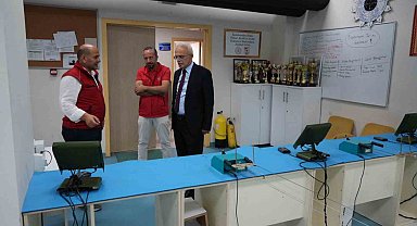 Arslantürk, Bahçeşehir Gençlik Merkezi'ni inceledi