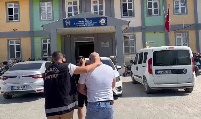 Arsuz'da hapis cezası ile aranan 2 şahıs yakandı
