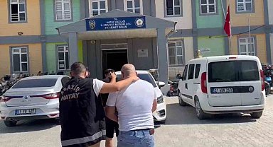 Arsuz'da hapis cezası ile aranan 2 şahıs yakandı