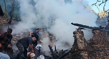 Artvin Yusufeli'de yangın: Ev, ahır ve samanlık kül oldu