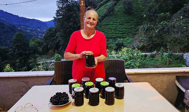 Artvin'de asırlık gelenek sürüyor: Kadınlar kışa üzüm pekmeziyle hazırlanıyor