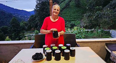 Artvin'de asırlık gelenek sürüyor: Kadınlar kışa üzüm pekmeziyle hazırlanıyor