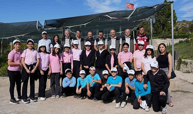 Artvin'de öğrencilere fidan üretimi anlatıldı