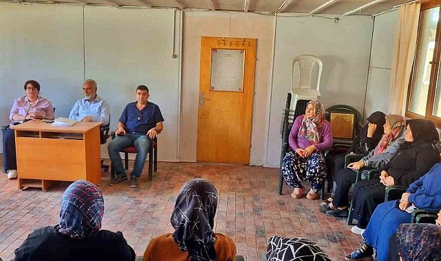 Aslanapa'da kadın çiftçilere kooperatif anlatıldı