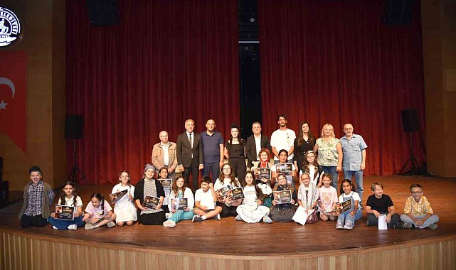 Atakum Belediyesi Tiyatro Bölümü öğrencileri, ilk kez seyirci karşısına çıktı