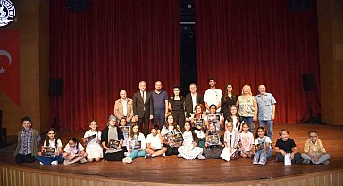 Atakum Belediyesi Tiyatro Bölümü öğrencileri, ilk kez seyirci karşısına çıktı